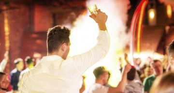 EXCLUSIV! DETALIILE SCANDALULUI DIN CLUB LUV: ameninţări cu pistolul şi furt de maşină!
