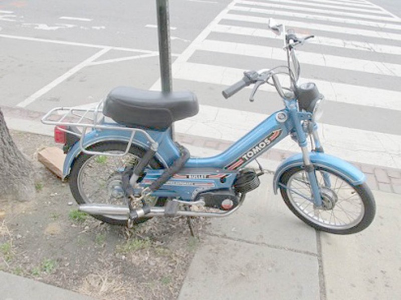 Sa URCAT BĂUT pe MOPED și a PROVOCAT un ACCIDENT RUTIER