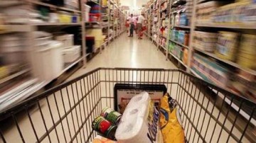 Proiect de lege: Supermarketurile, obligate să aibă case de marcat pentru familii, fără rafturi cu dulciuri