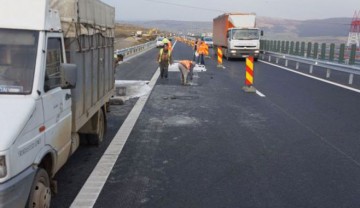 Atenție șoferi! Se asfalează pe autostrada A2. Restricții de circulație până diseară