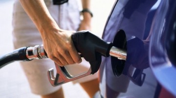 Guvernul va reintroduce supraacciza la carburanți în toamnă