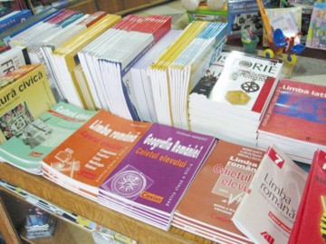 Ministrul Educaţiei a aprobat alte 10 manuale şcolare pentru elevii de clasa a V-a