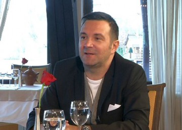 Cum și-a răsfățat Daniel Buzdugan mama, după accidentul suferit de aceasta. Video