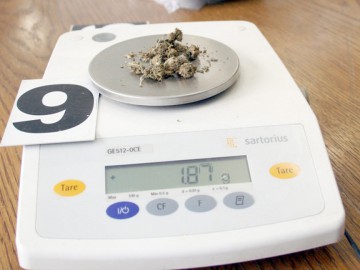 60 de kilograme de canabis, descoperite în rezervorul unui TIR