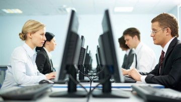 Angajatorii care nu respectă prevederile legale privind munca suplimentară vor plăti amenzi mai mari