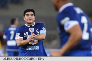 Regele e rege până la capăt! Maradona a primit un tron personalizat pe marginea terenului