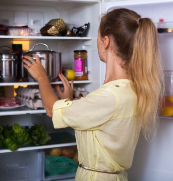 Alimentele care devin toxice când le punem în frigider. Mulţi români le consumă fără să știe