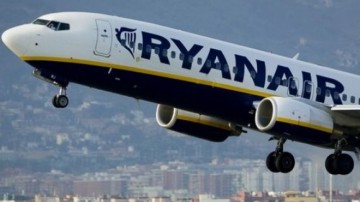 Ryanair își plătește angajații să vâneze bagajele de mână neconforme: 2,5 euro recompensă pentru fiecare troler care a depășit ca dimensiune