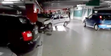 Accident rutier în parcarea subterană din Vivo Mall