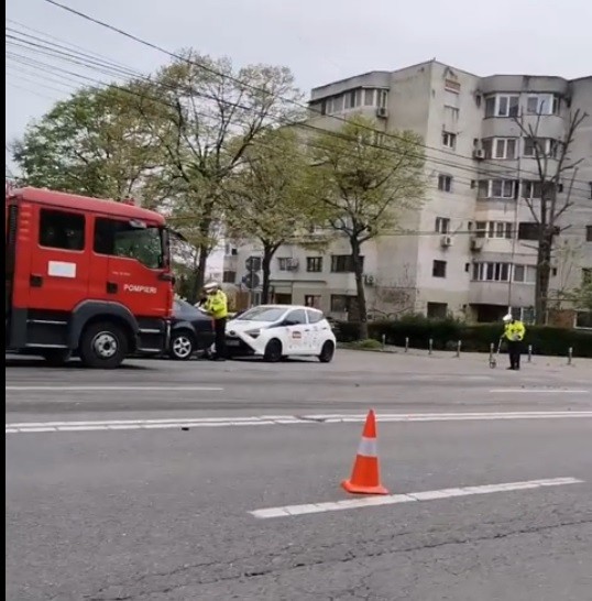 Accident rutier în intersecție la Trocadero