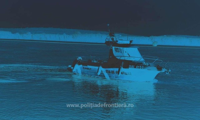 Patru bărbați aflați în pericol de înec, salvați de polițiștii de frontieră