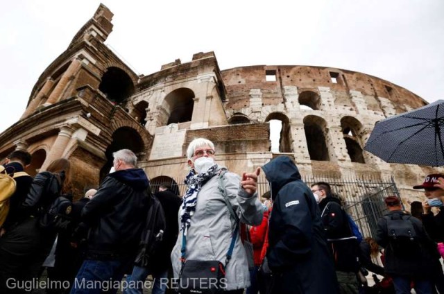 Coronavirus: Italia dezactivează permisul sanitar; masca, obligatorie în mijloacele de transport în comun şi la cinema