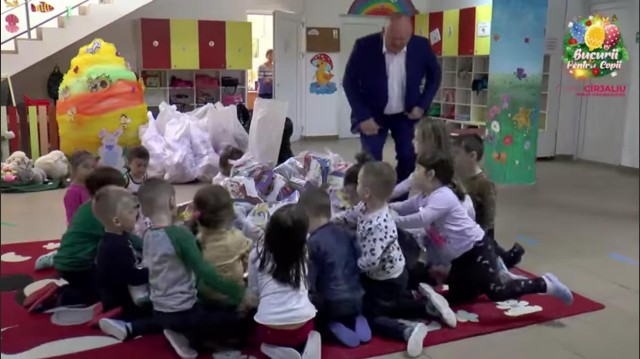 Copiii din Agigea au primit cadouri de Paște. Video