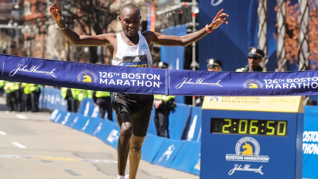 Atletism: Kenyanul Evans Chebet a câştigat Maratonul de la Boston