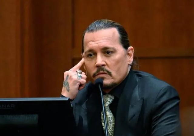 Johnny Depp este într-o relație cu avocata sa, Camille Vasquez?