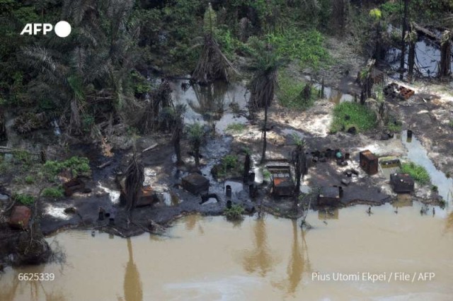 Cel puţin 80 de morţi într-o explozie la o rafinărie de petrol ilegală, în Nigeria