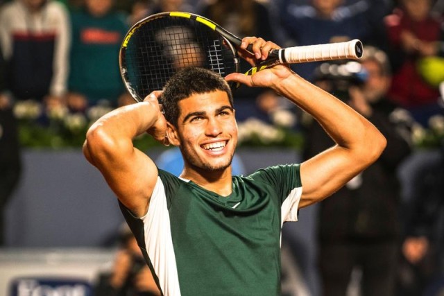 Tenis: Carlos Alcaraz a primit trofeul rezervat numărului unu mondial la final de an