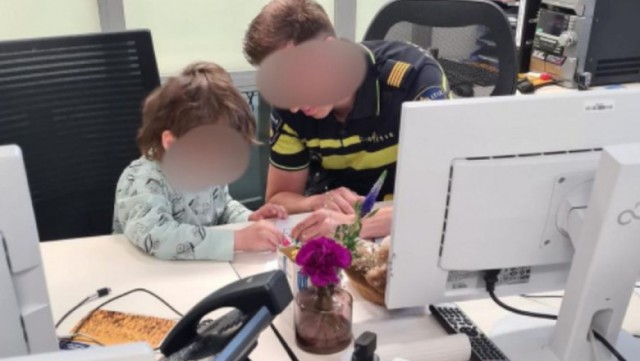 Un băieţel de 4 ani din Olanda a plecat la „o plimbare” cu mașina mamei