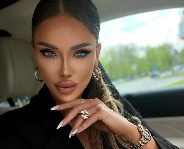 Cum arată, cu adevărat, Bianca Drăguşanu doar într-o pereche de bikini minusculi!