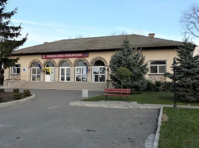 Elevii din Mihail Kogălniceanu vor primi un pachet alimentar de la Primărie