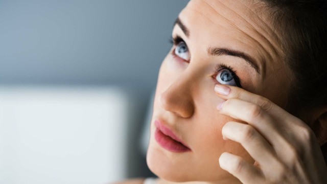 Mi se zbate ochiul – ce înseamnă acest lucru?