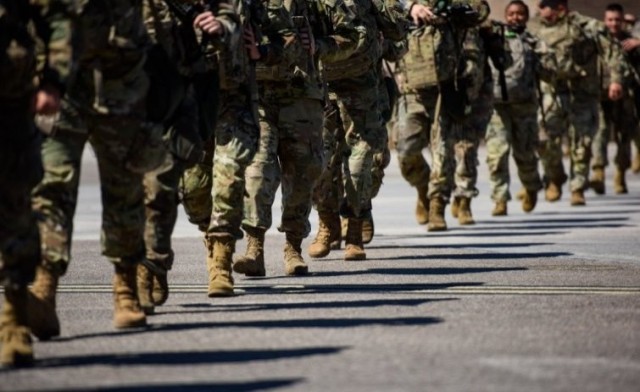 Armata Română anunță noi recrutări. Ce condiții trebuie să îndeplinească cei care vor să își servească țara