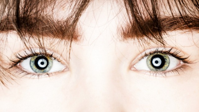 Semnele miopiei forte. Soluțiile pentru a scăpa de ochelarii inestetici