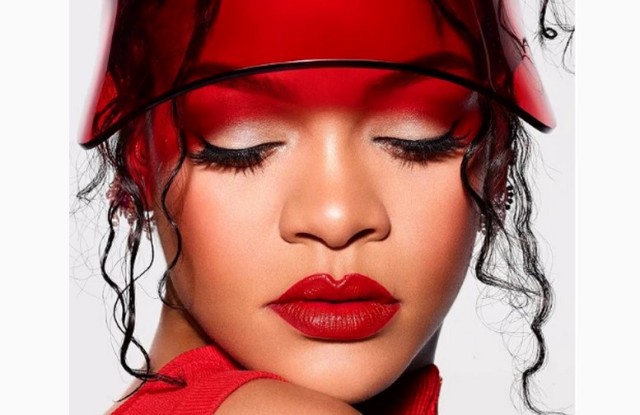 Cum arată Rihanna complet nemachiată. Filmulețul publicat de artistă