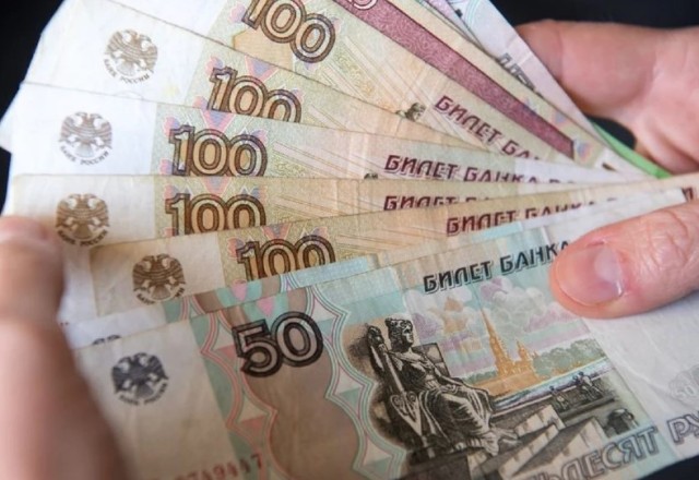 Ruşii îi obligă să folosească rubla pe locuitorii zonelor ocupate din sudul Ucrainei