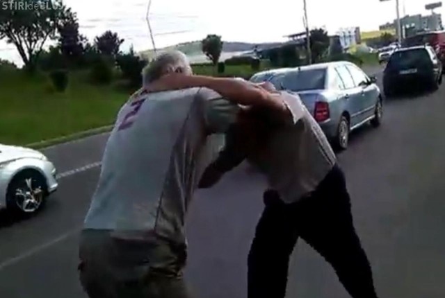Și-a făcut knock-out adversarul de pahar după ce l-a lovit cu sticla în cap