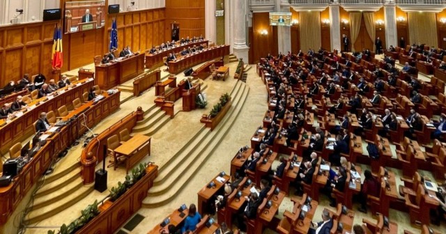 USR a depus un nou proiect pentru desfiinţarea pensiilor speciale ale parlamentarilor