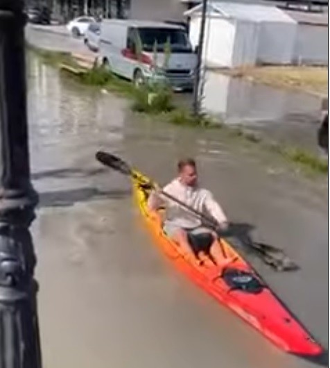La plimbare cu caiacul pe canalele din... Mamaia! Video
