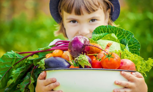 Studiu: Ce efecte are mâncarea vegetariană asupra copiilor