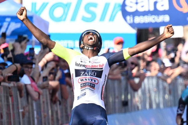 Ciclism: Eritreeanul Biniam Girmay a câştigat etapa a 10-a a Turului Italiei