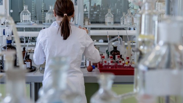 Marea Britanie pune la dispoziţie un vaccin împotriva variolei maimuței pe fondul răspândirii în Europa