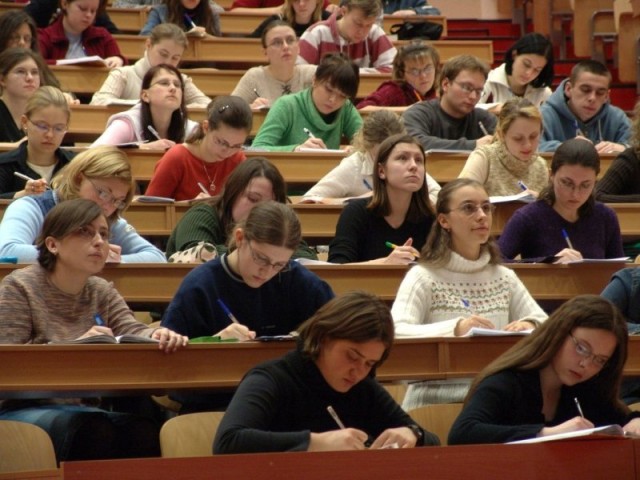 Mai mulţi studenți nu şi-au primit bursele de studii de peste doi ani!