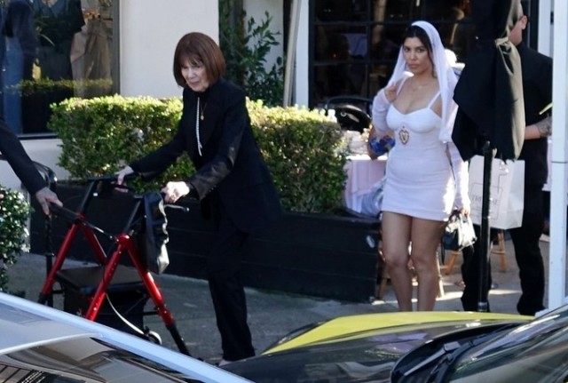 Kourtney Kardashian și Travis Barker, nuntă în secret! Cum a arătat mireasă