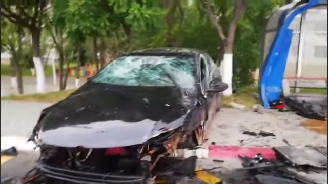 Accident în Năvodari! În urma impactului, motorul unei mașini a zburat! Video