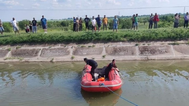 Un copil de 12 ani a murit înecat într-un canal de irigație