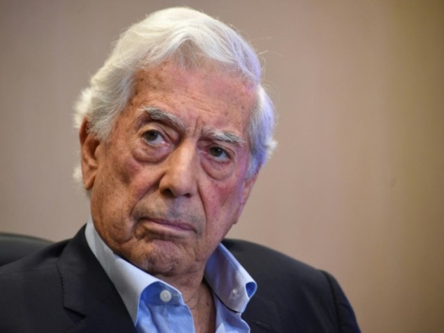 Vargas Llosa a continuat să scrie chiar şi în timp ce era spitalizat cu COVID-19