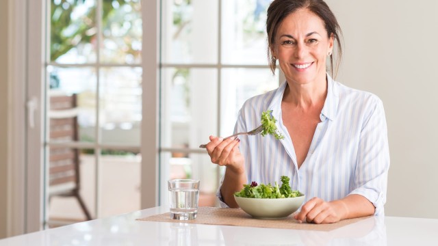 Dieta de slăbire la menopauză: alimente recomandate și exemple de meniu