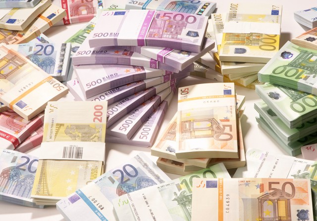 România nu îndeplineşte condiţiile pentru adoptarea monedei euro