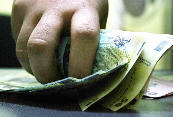 Tânăr cercetat pentru delapidare, după ce a sustras peste 11.000 de lei de la o societate