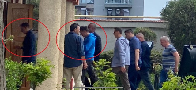 Frații Mazăre au ajuns la înmormântarea mamei lor. Video