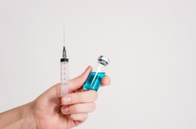 Virusul revoluționar care ucide cancerul, injectat primului pacient uman