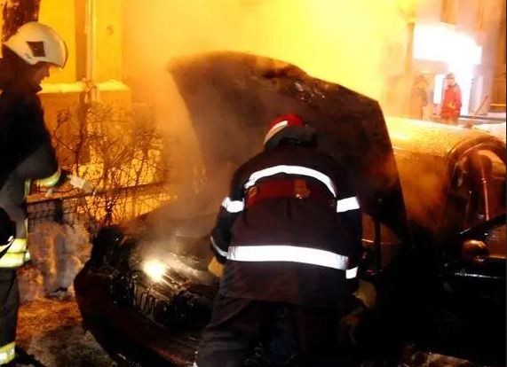 O mașină a luat foc, la ieșire din Năvodari