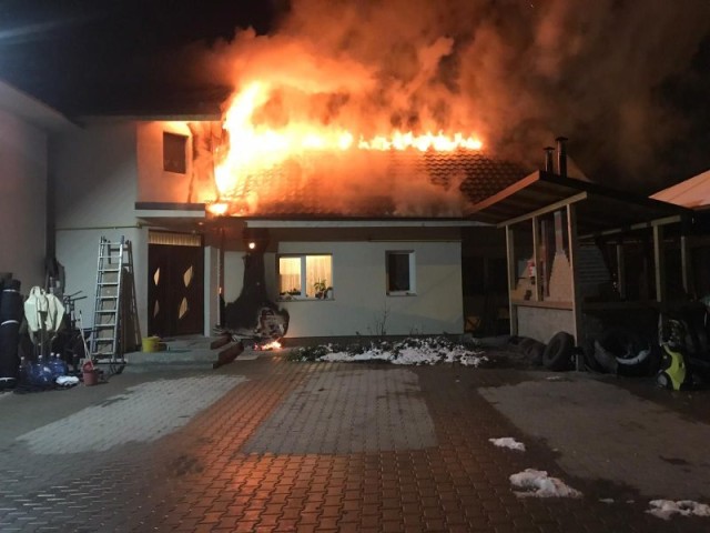 Și-a incendiat propria casă pentru a se răzbuna pe fosta concubină