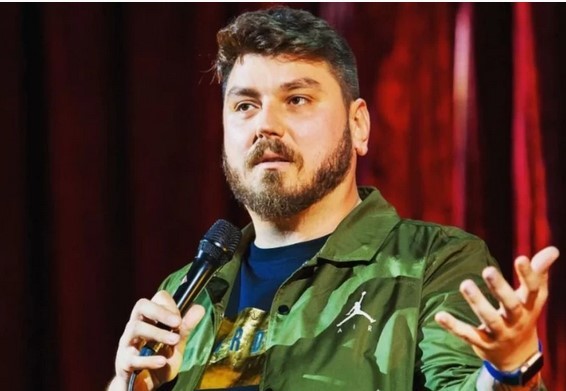 Micutzu, manele şi înjurături pe scena Filarmonicii Banatului, unde Jador a fost interzis. Video