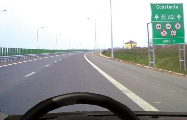 Lege promulgată: Limita maximă de viteză în afara localităţilor pe drumurile expres - 120 km/h