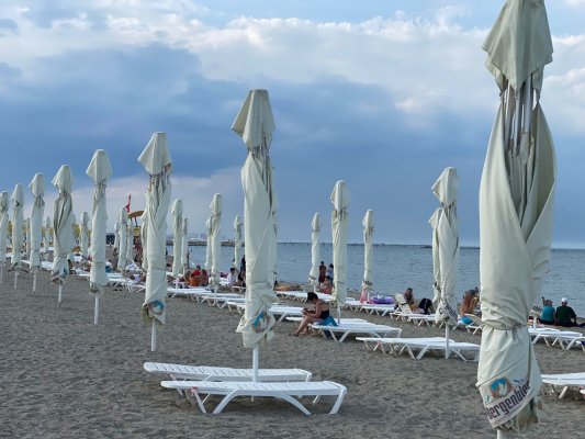 Au început să apară bancurile cu stațiunea Mamaia: Aveți multe camere, nu?